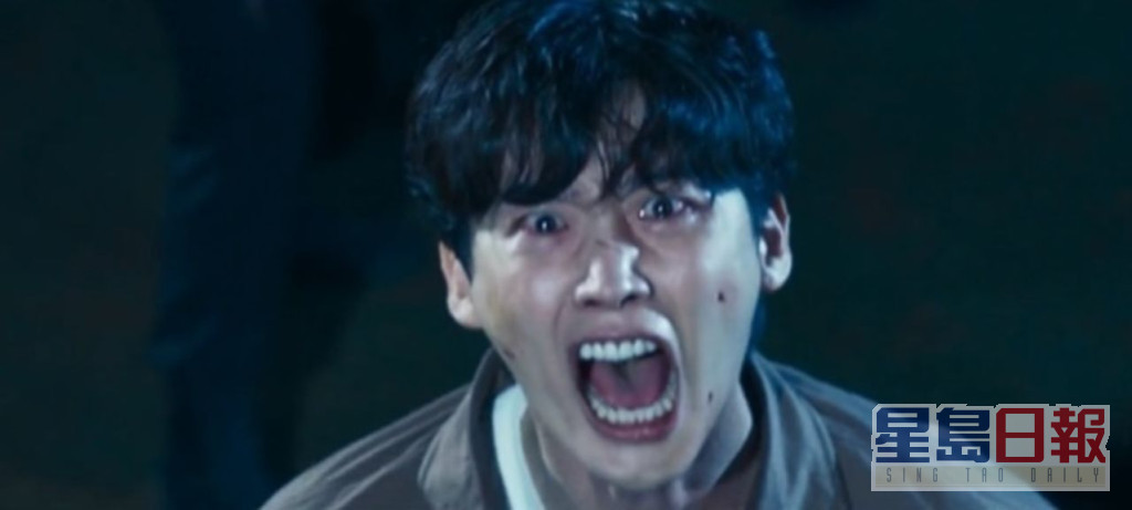 第2集尾声中，李锺硕对着瞄准他的枪口绝望大叫，最终生死未卜。