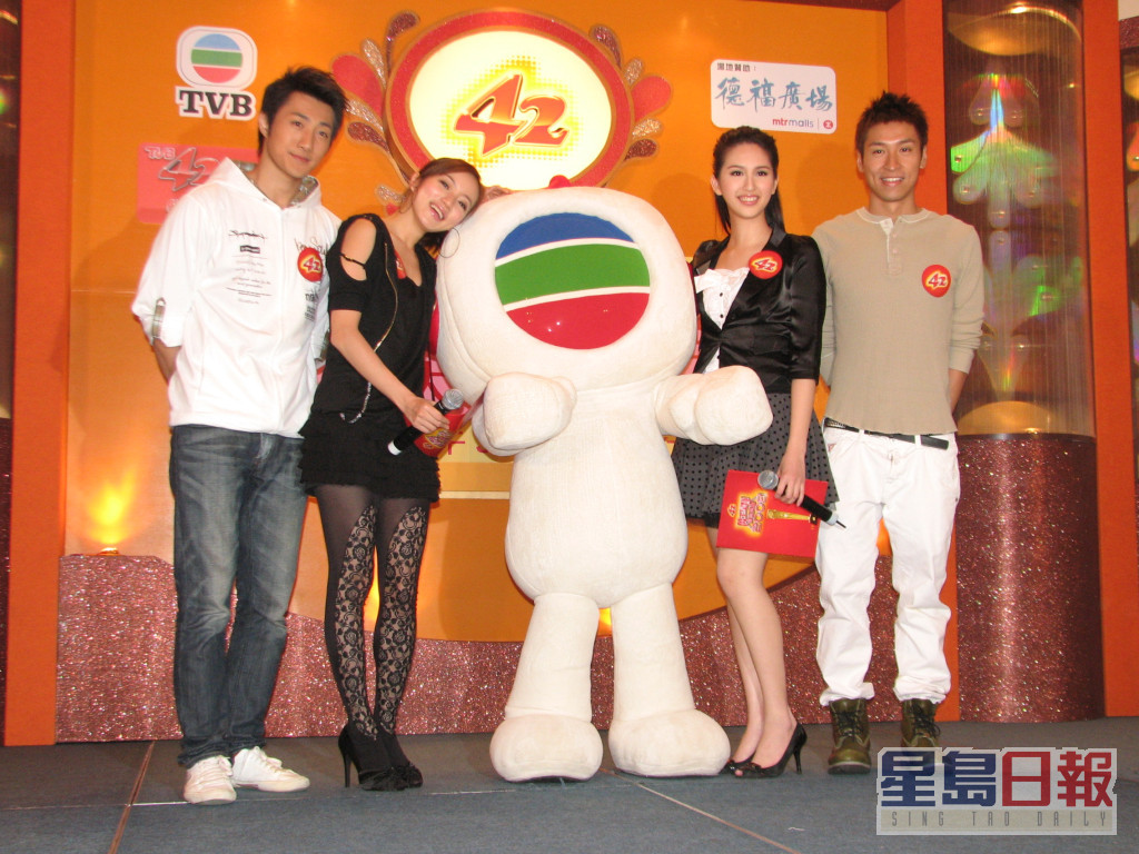 蔡淇俊（左）当年在TVB发展尚算不错。