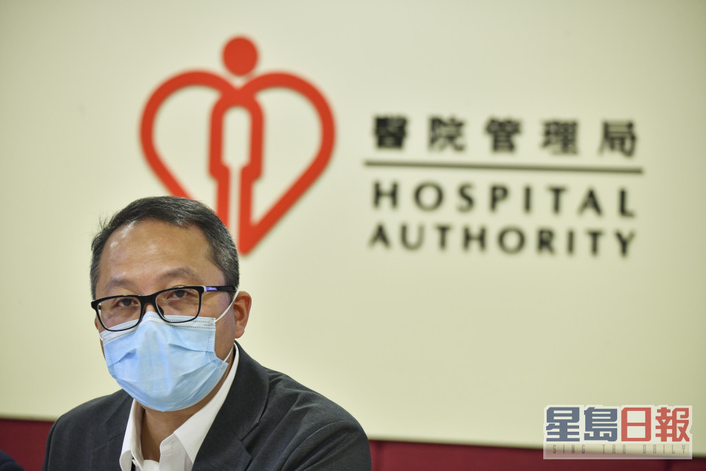 醫管局高級行政經理梁明出席電台節目回應非緊急病房探病安排事宜。資料圖片