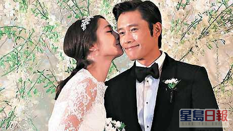 李炳宪2013年与李珉廷结婚，夫妻俩育有一子。