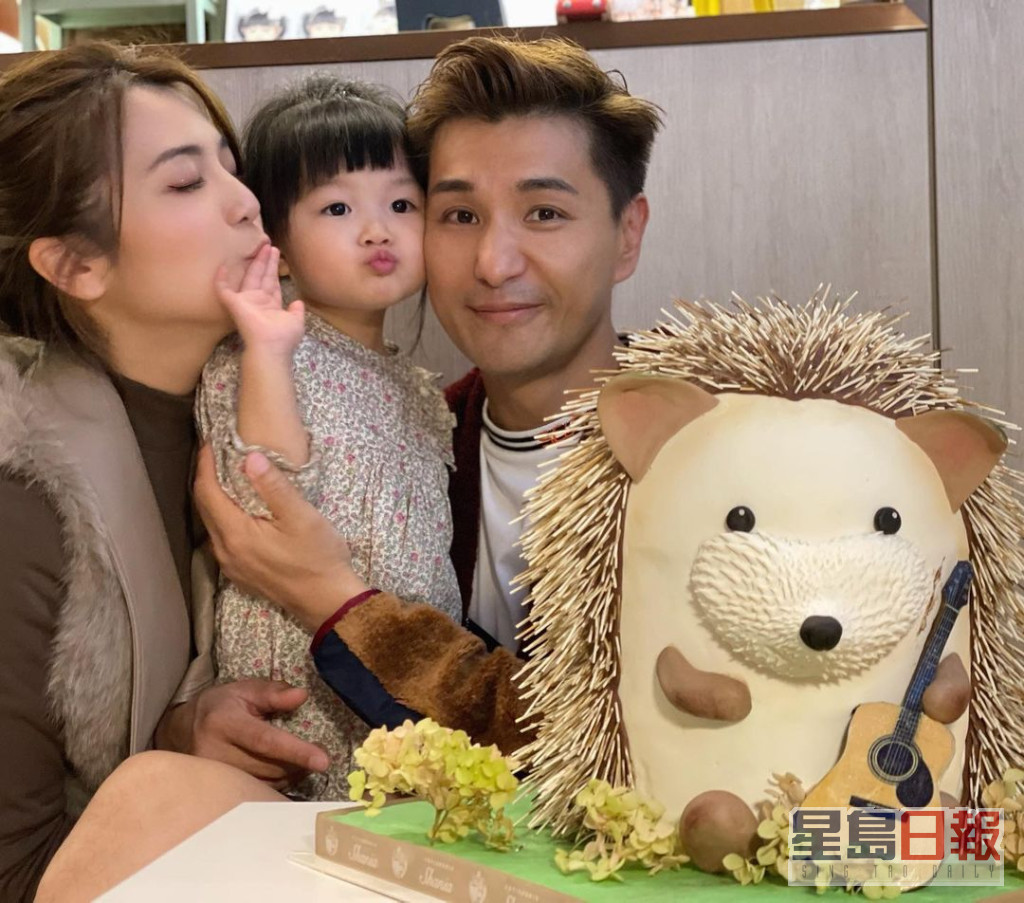 2018年，陈展鹏与单文柔结婚，翌年为诞下一女「小猪比」。  ​