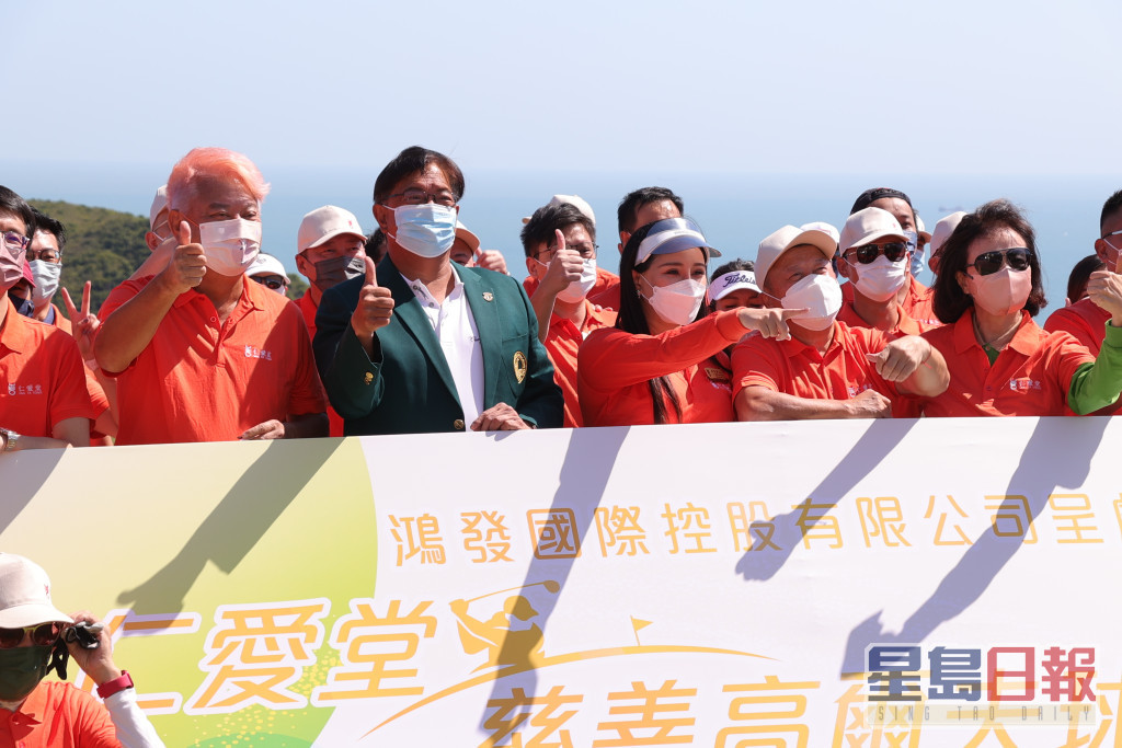 曾志伟、罗家英、陈百祥等到清水湾出席《仁爱堂慈善高尔夫球赛》。