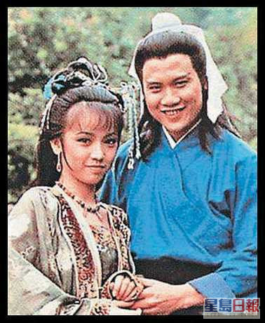 鄧萃雯與萬梓良在1985年合作劇集《薛仁貴征東》撻著。