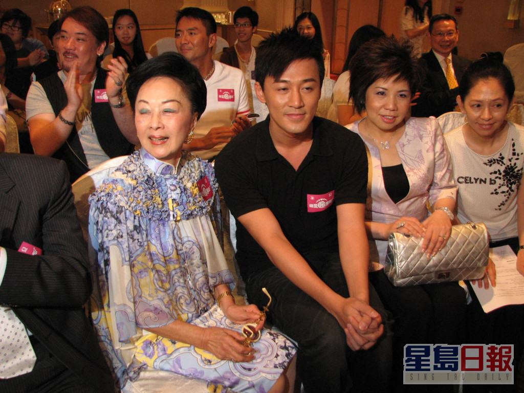 利夫人於1980年開始接任TVB非執行董事一職。