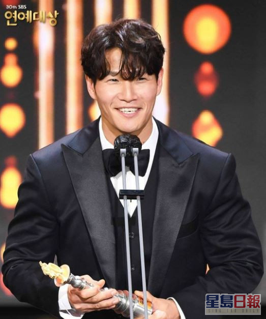 金鍾國前年於《SBS演藝大賞》奪得最高榮譽的「演藝大獎」。