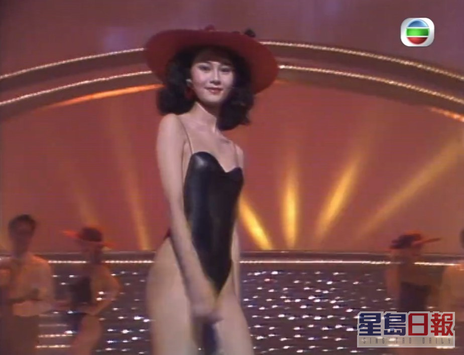 《1988香港小姐競選》泳裝設計明顯更加時尚。