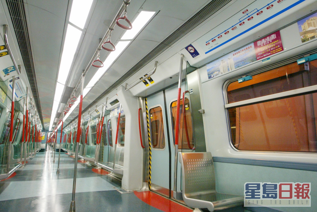 第一代列车在1996至99年间列车外观与车厢内部翻新。资料图片