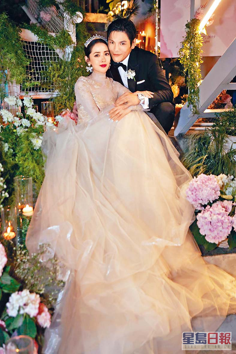 向佐与郭碧婷于2019年结婚。