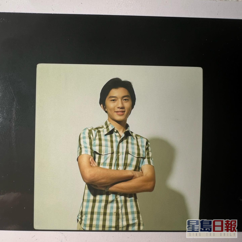 袁伟豪曾经拍过维他奶「新生代」广告，被冠以「维他奶仔」称号。