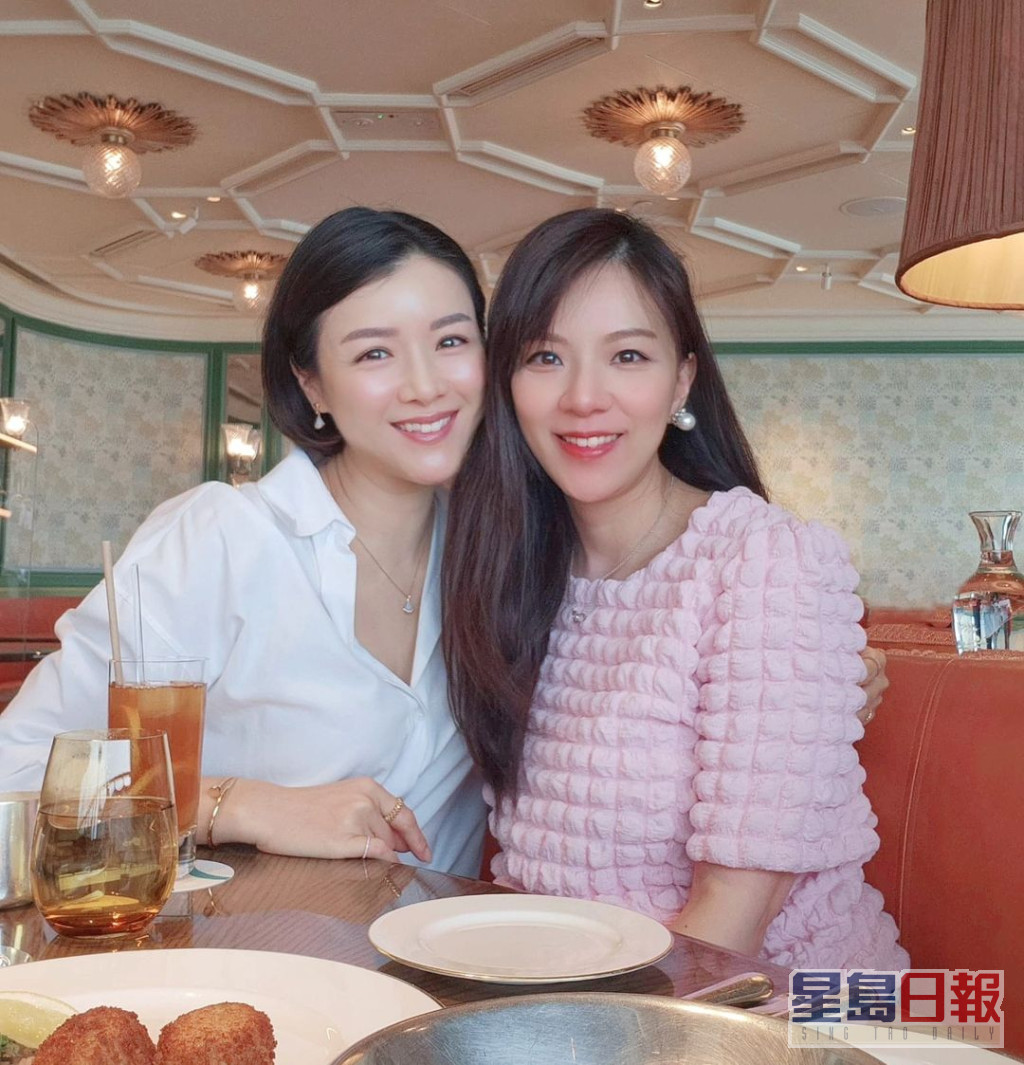 陳茵媺日前貼出與戚黛黛聚餐照片，原來是老公陳豪湊仔，她才有機會與好姊妹短聚。