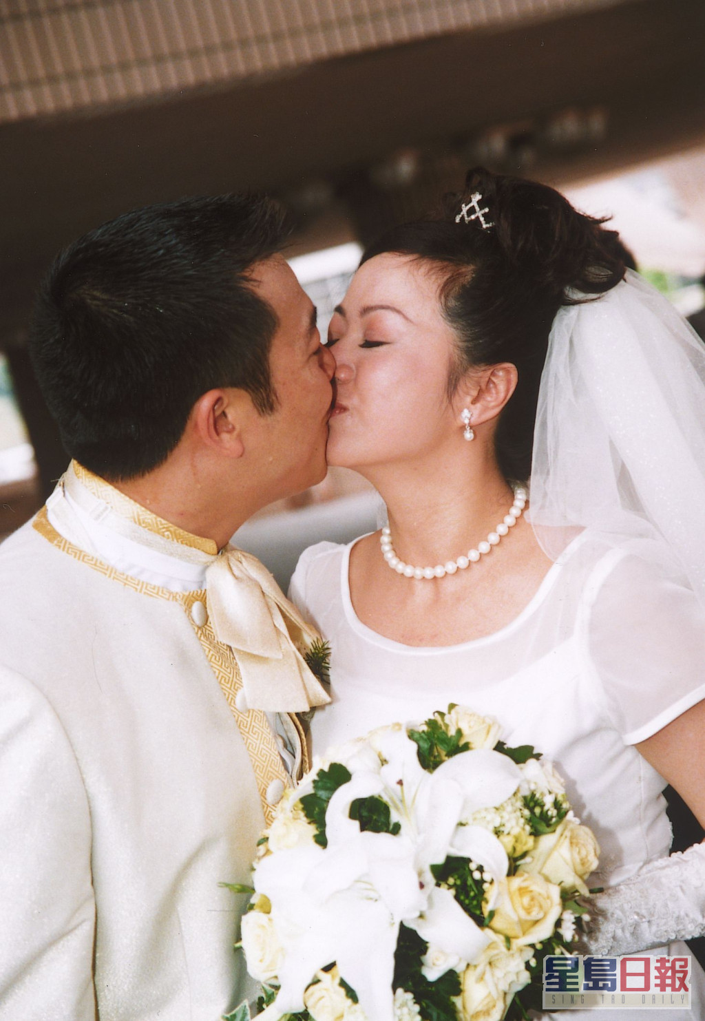吳毅將於2003年娶唐麗球。