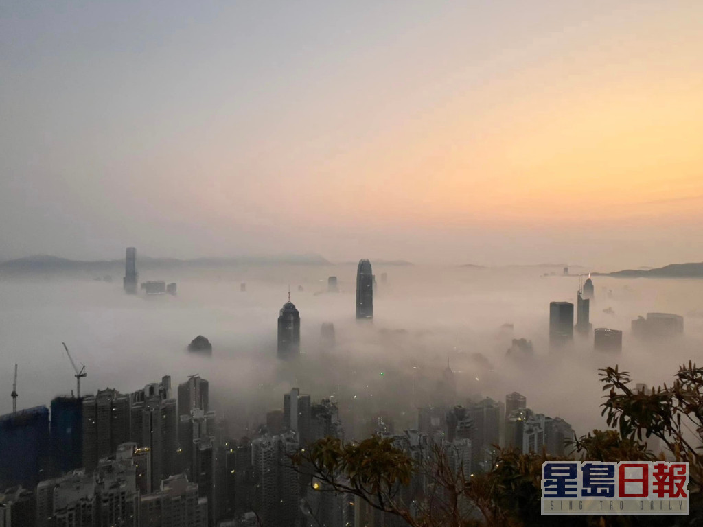 市民今日拍攝到的大霧照片。天文台FB圖片