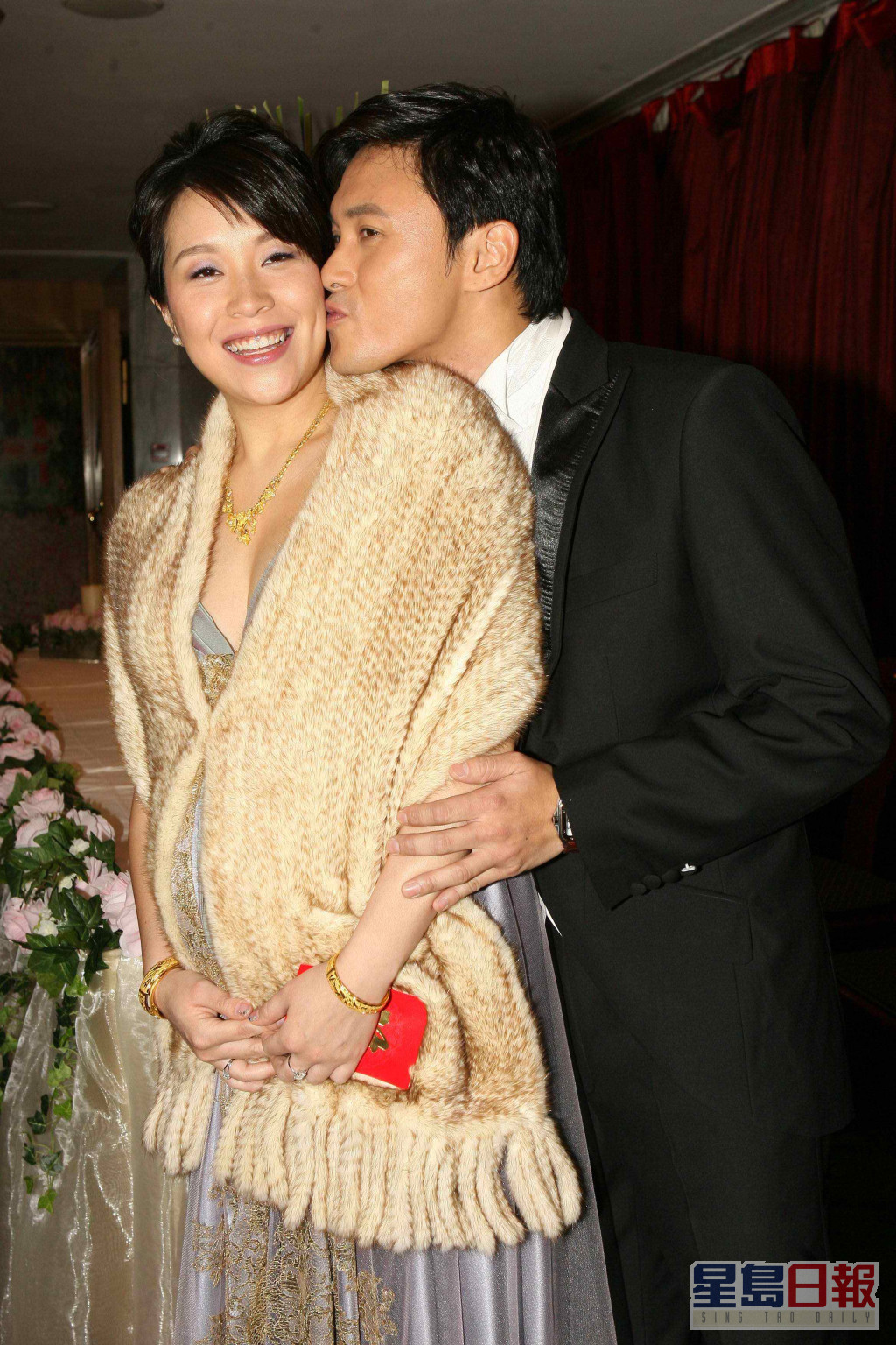 姜大卫大女姜依兰2007年与曹永廉结婚。
