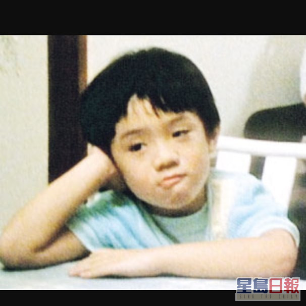 张继聪5岁就已经参演港台剧。  ​