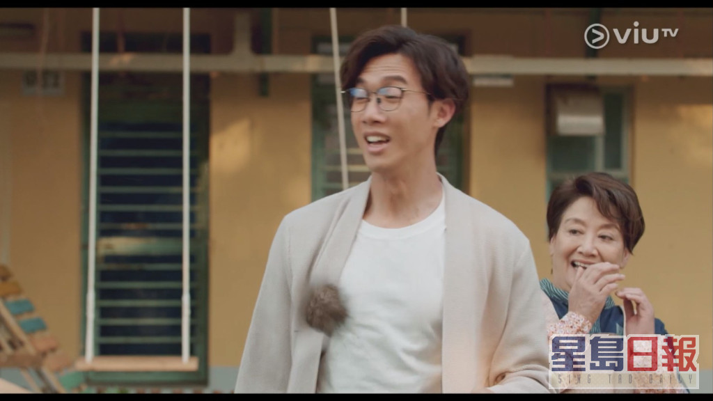 鍾慧冰近日在ViuTV劇集《野人老師》中飾演一名校工，雖然戲份不多，但少有拍劇的她現身都令網民感到驚喜。