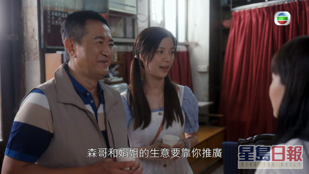 邓梓峰剧中不时与太太麦玲玲互踩，有老夫老妻感觉。