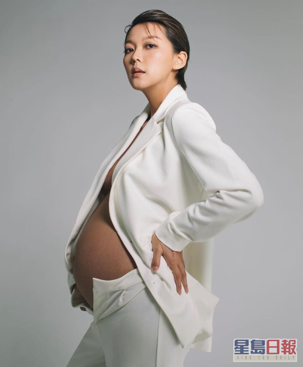 梁诺妍于IG分享性感孕照。
