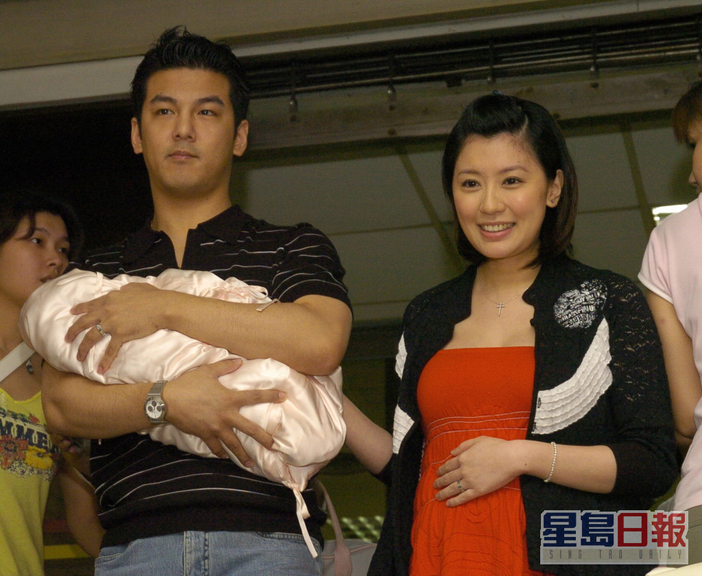 贾静雯在2005年嫁给富二代孙志浩，当时宝贝女儿梧桐妹出生时，夫家还高调的为孙女举办满月酒，而贾静雯当时的豪门幸福生活，实在令不少人羡慕。