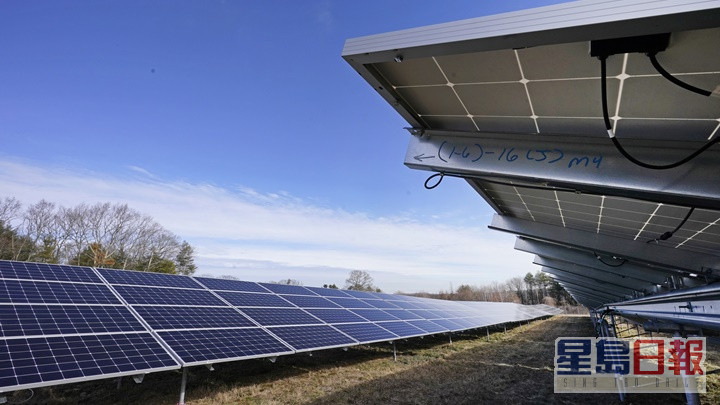 拜登政府將引用《國防生產法》推動本土太陽能板生產。AP圖片