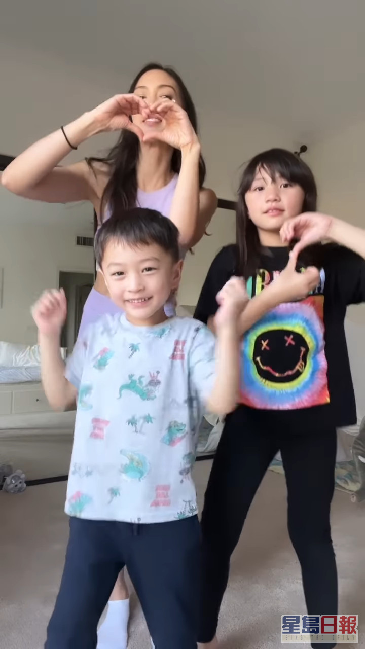 最近Jessica C.在IG貼與囡囡跳舞的新片，見7歲囡囡近日似乎暴風式成長。
