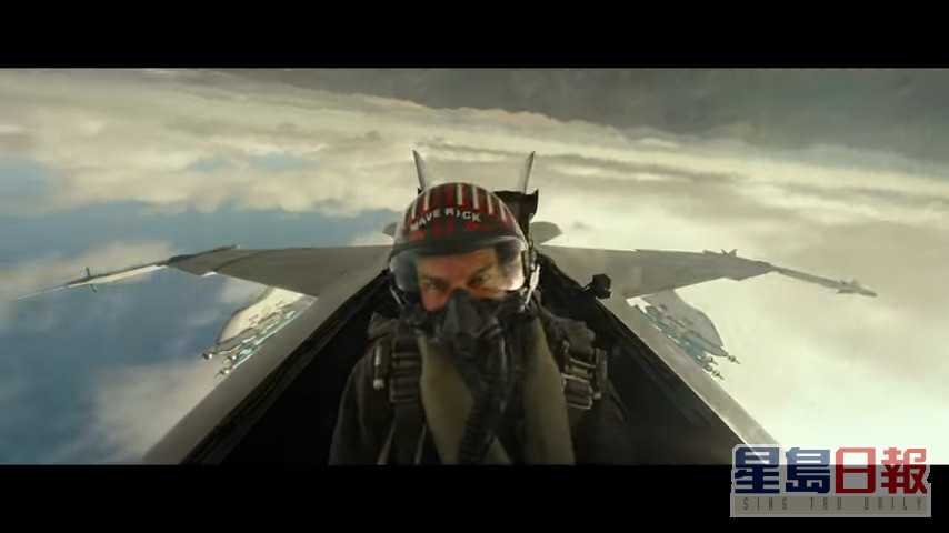靓佬汤在《壮志凌云2》负责训练战斗机飞行员。