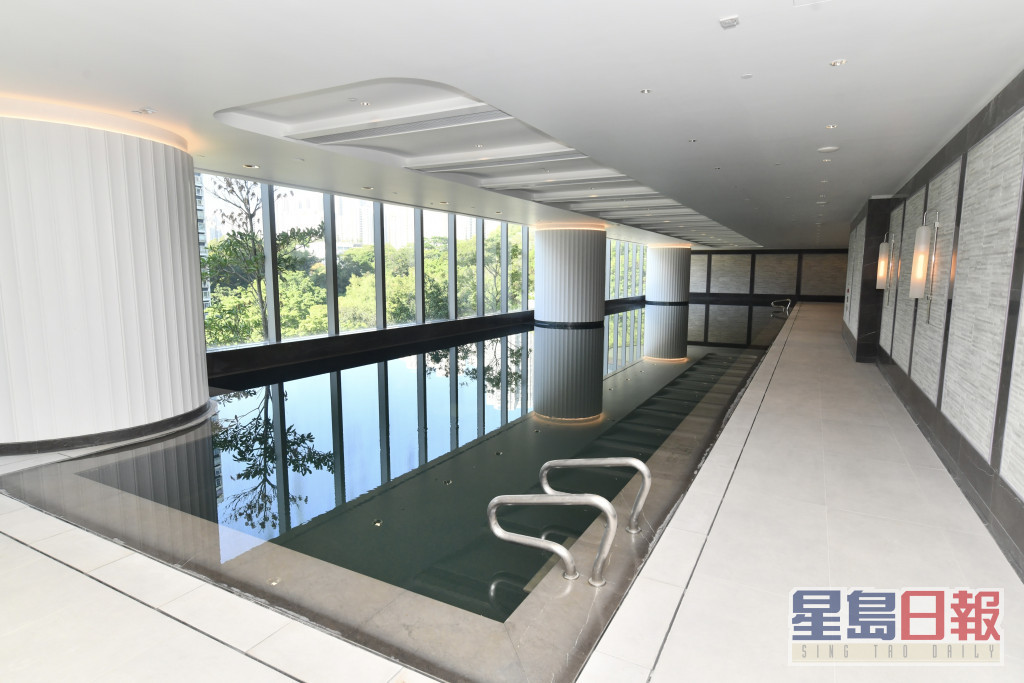 室内泳池长约30米。