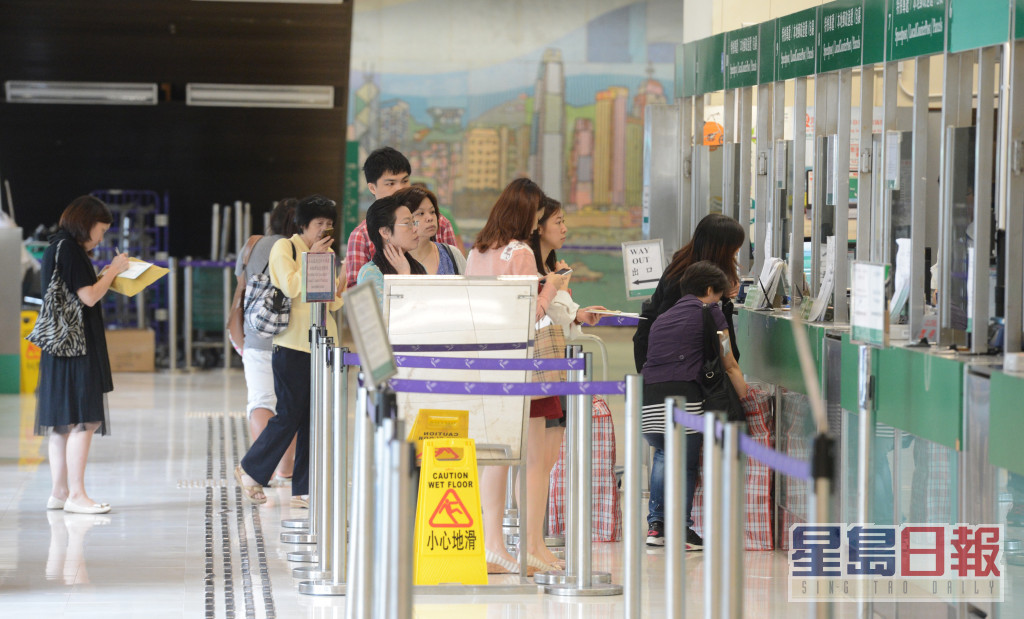 香港郵政提醒市民屆時須留意繳付正確的郵費。資料圖片