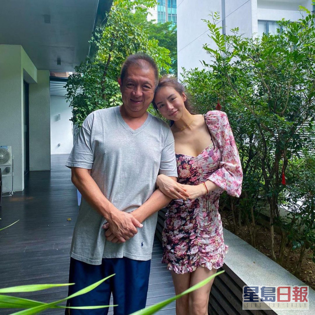 Kim爸爸林荣福是新加坡华裔富豪，身家达25亿美元（约195亿港元）。