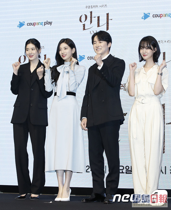 （左起）鄭恩彩、秀智、金準韓及朴藝瑛出席記者會宣傳。