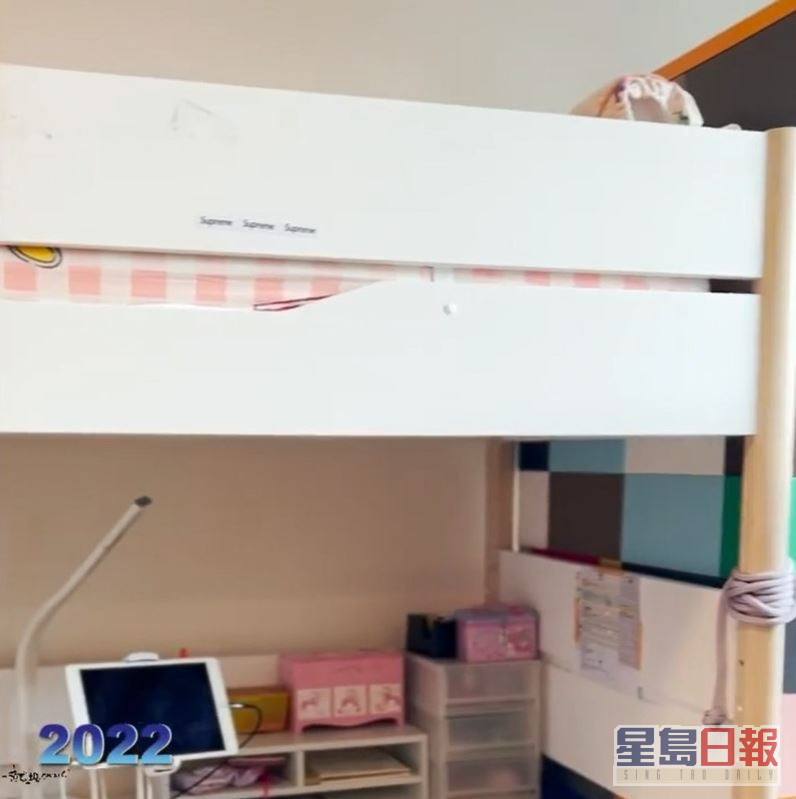 一年前新居入伙時，黃乙頤曾拍片分享子女睡房的設計及新床。