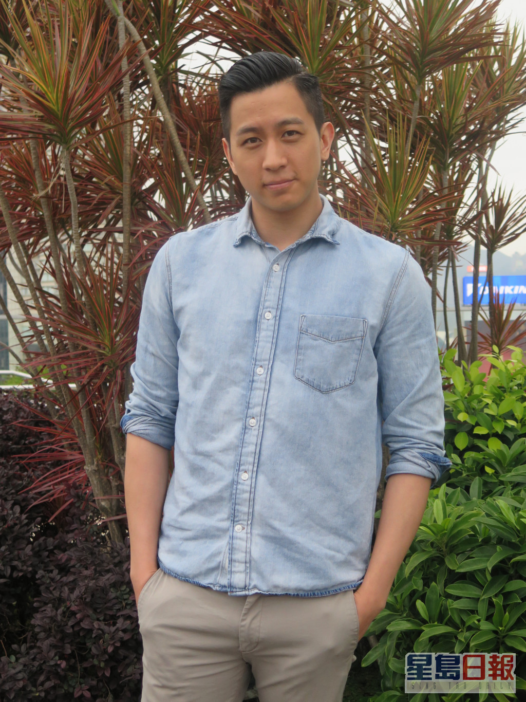徐肇平最初加入TVB為了學習各樣知識，但TVB希望與他簽6年死約，徐肇平擔心阻礙在外的發展而拒絕。