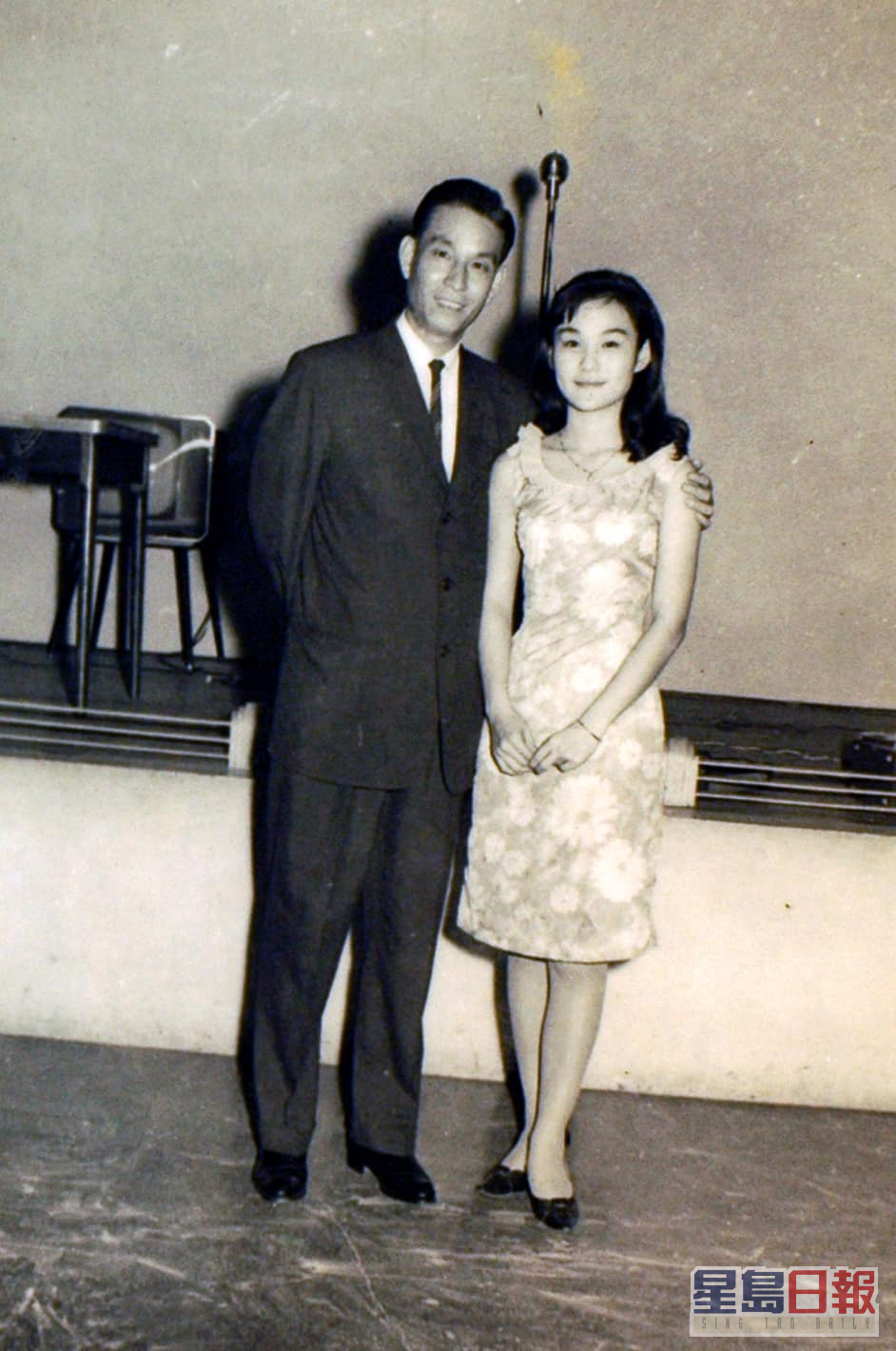 胡錦（右）自小跟母親馬驪珠學京戲，演過電視劇及電視平劇等。