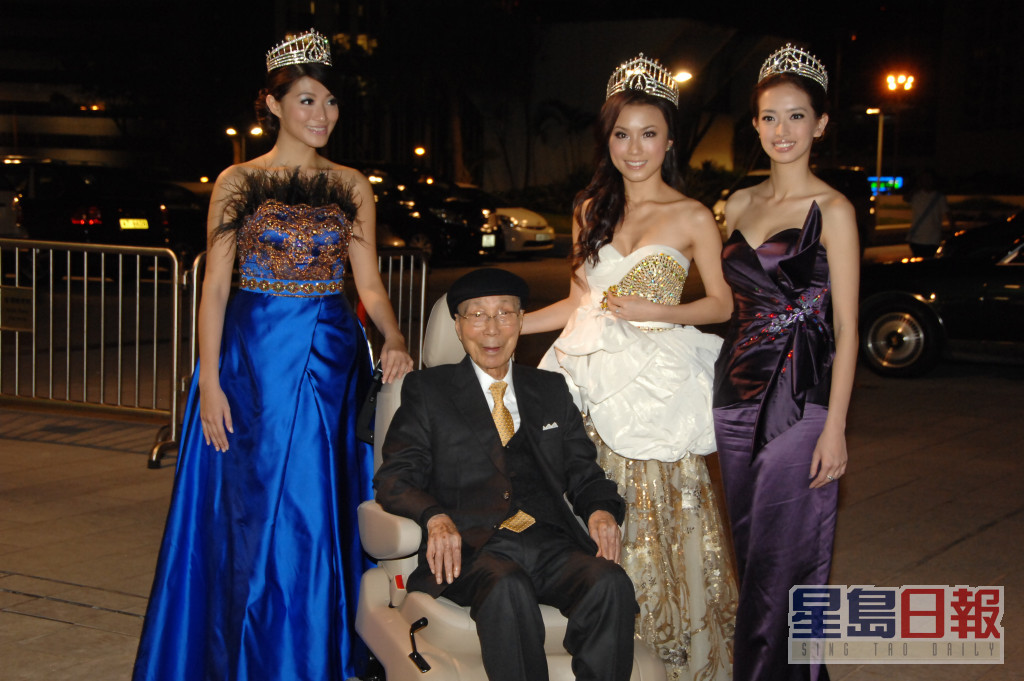 2009年香港小姐三甲都已为为幸福人妻。