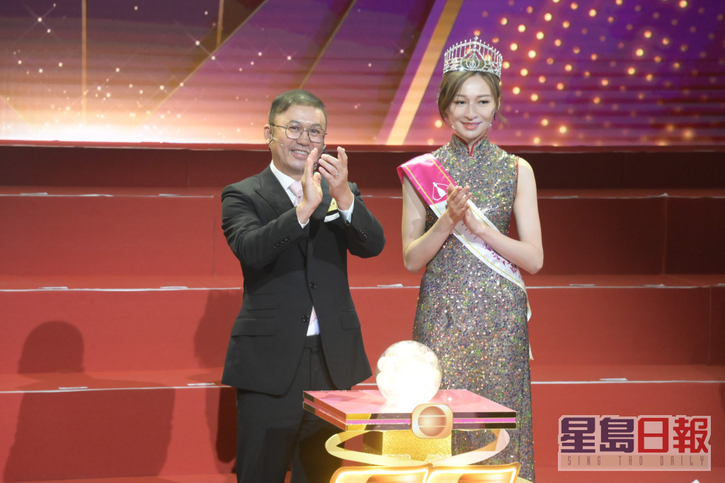 林钰洧以本届港姐冠军身份出席「无綫电视55周年台庆亮灯仪式暨记者会」。