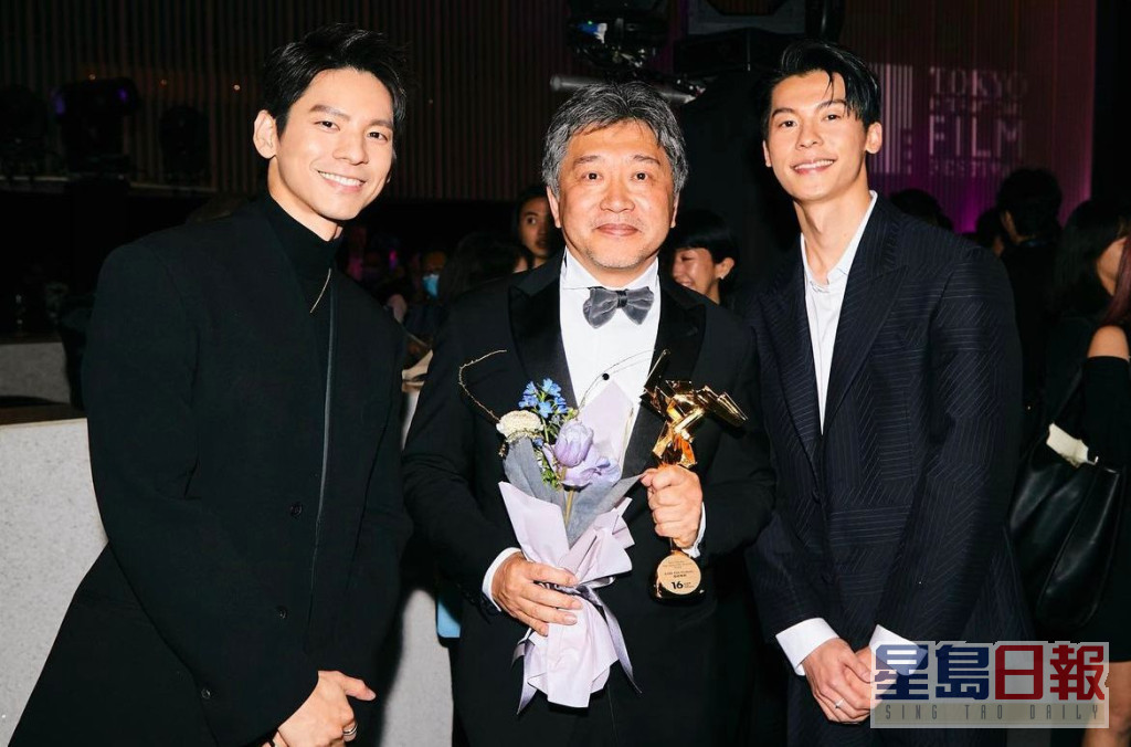 林柏宏和许光汉（右）跟夺得最佳导演的日本名导是枝裕和合照。