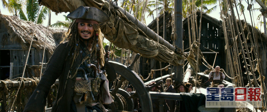 有指安柏赫特曾想分尊尼特普拍《加勒比海盜：惡靈啟航》的一半片酬。