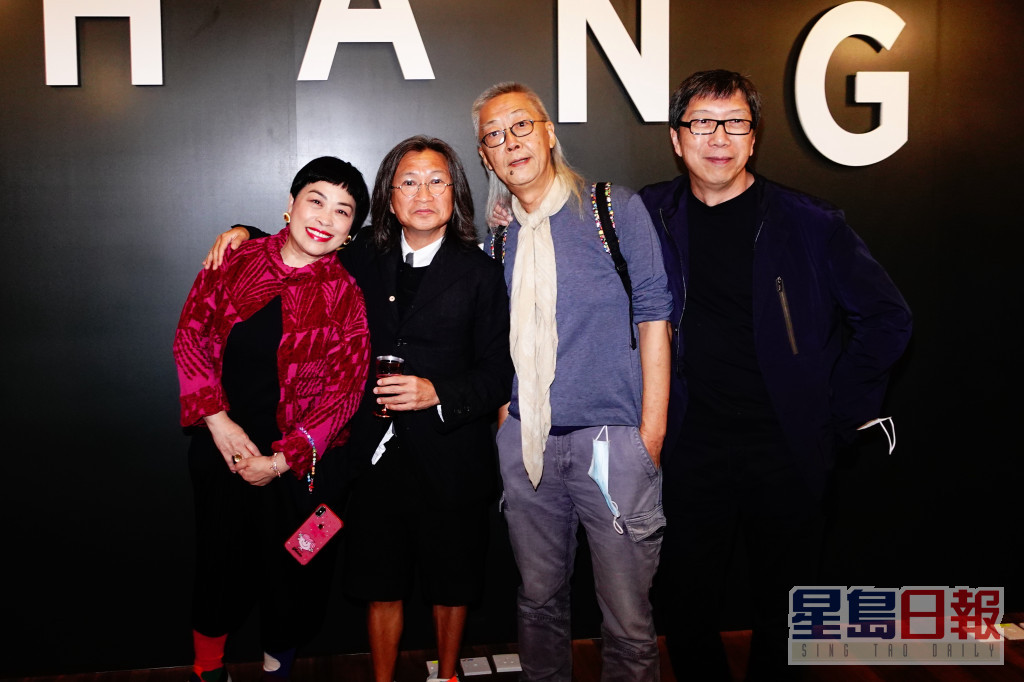  趙良駿 （右二）同陳可辛合作拍《金雞》系列。