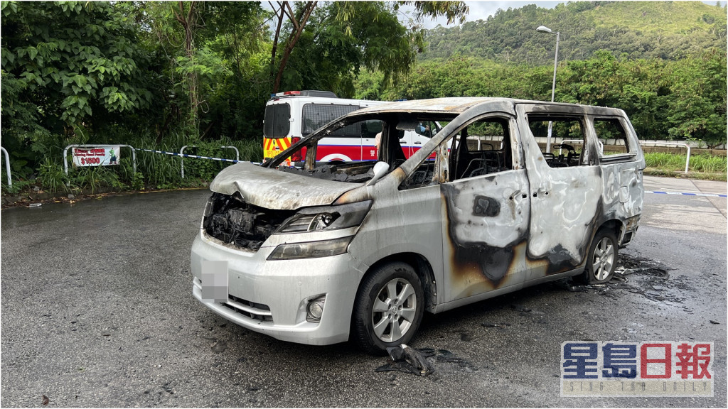 八乡锦莆路七人车疑遭纵火焚毁。