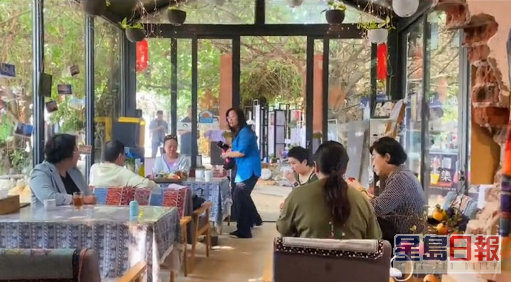 有網民在湛江一間平民冷飲店偶遇四太梁安琪。