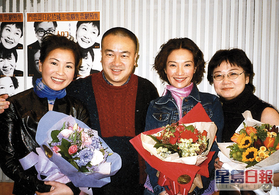 苏玉华（左）早年为兴趣以在职人士身份报读香港演艺学院，并以优异成绩毕业。