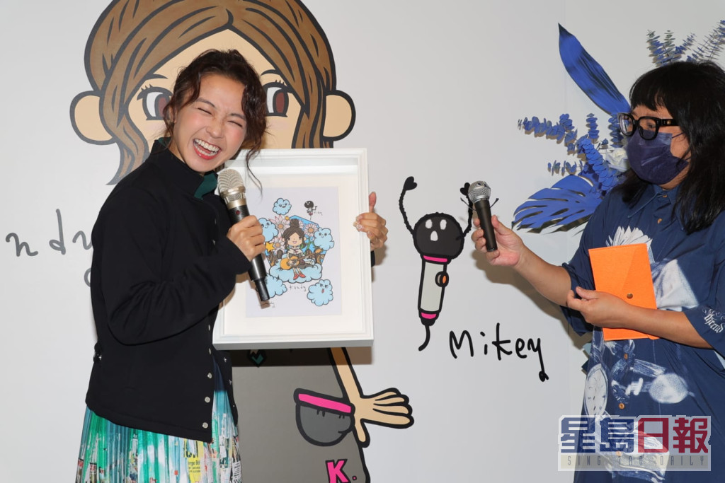 糖妹获日本插画家小栗英训为她设计卡通肖像。