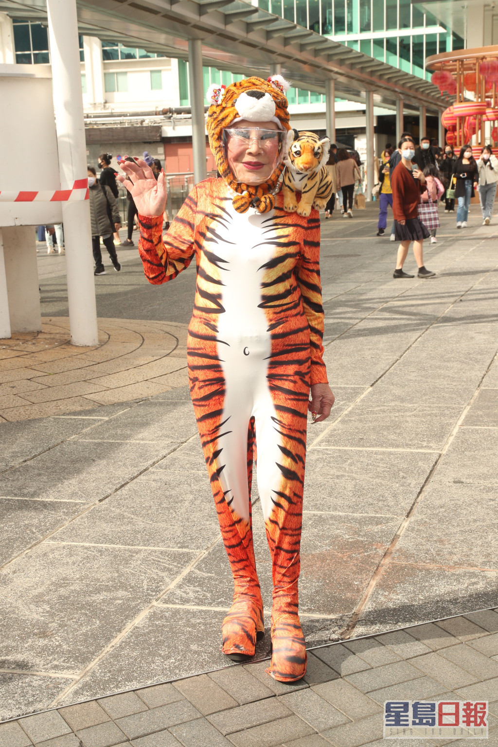 黄夏蕙以一身老虎装扮出席快闪祈福活动。