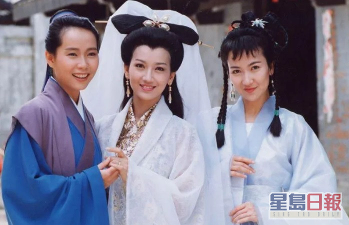 叶童在《新白娘子传奇》反串扮许仙，和赵雅芝饰演的白素贞成为经典。