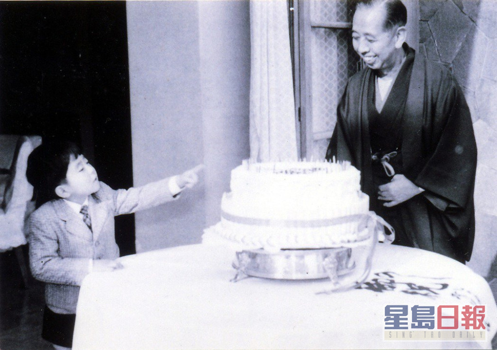 「首相外公」岸信介（右）对外孙安倍晋三（左）颇为疼爱。AP图片