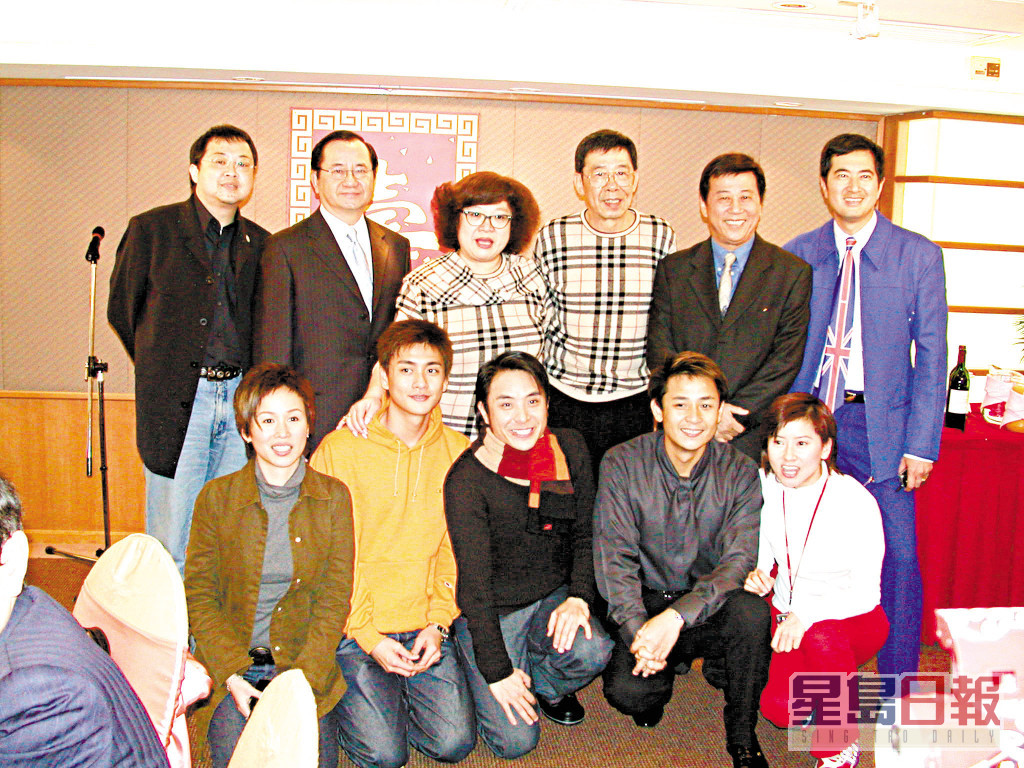 澤鋒跟文君2002年與肥姐等人，為胡楓慶祝七十歲生日。