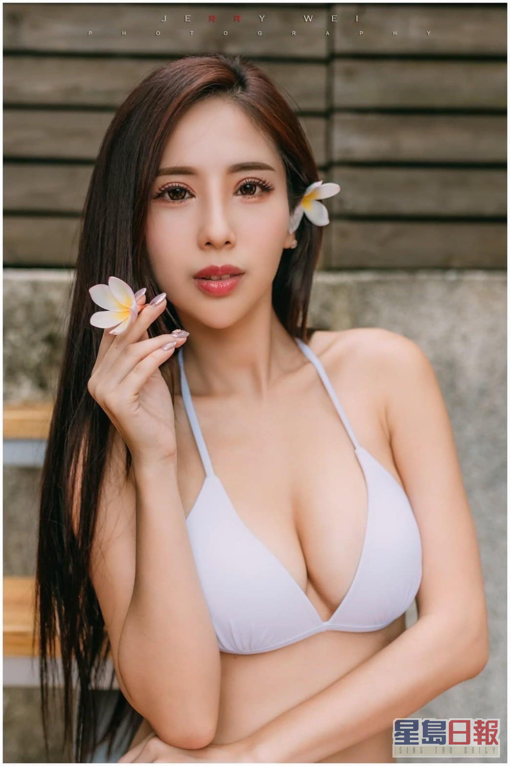 林甄馨雖然是通靈網紅，但社交網有不少性感相，因而吸引到一班宅男粉絲。