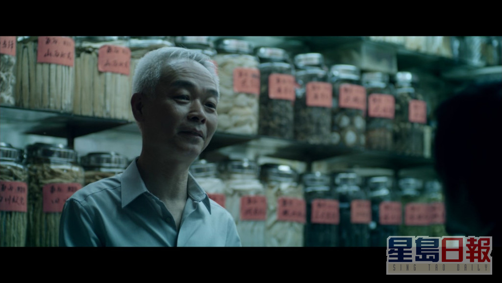 黃華和亦有參演其他導演的作品，兩年前拍過《麥路人》做中醫師，為郭富城診症。
