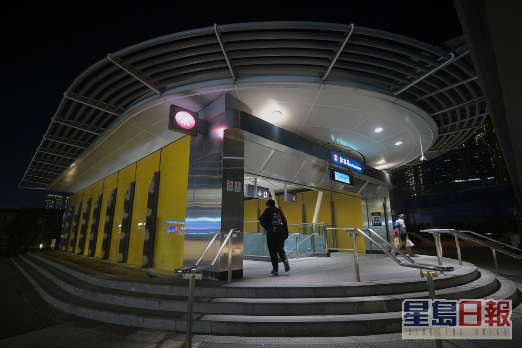 何永賢指港鐵啟德站的日間最繁忙使用量亦只有約一半。資料圖片
