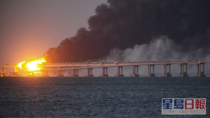 克里米亚大桥10月8日爆炸受损，令俄乌局势再升级。AP资料图片