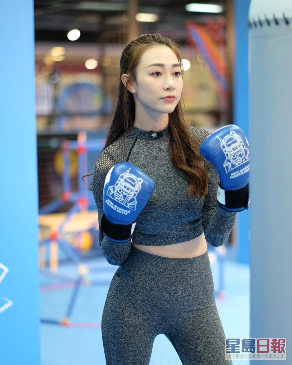 黃嘉雯最近為TVB《流行都市》節目拍攝打Boxing，騷Fit身材。